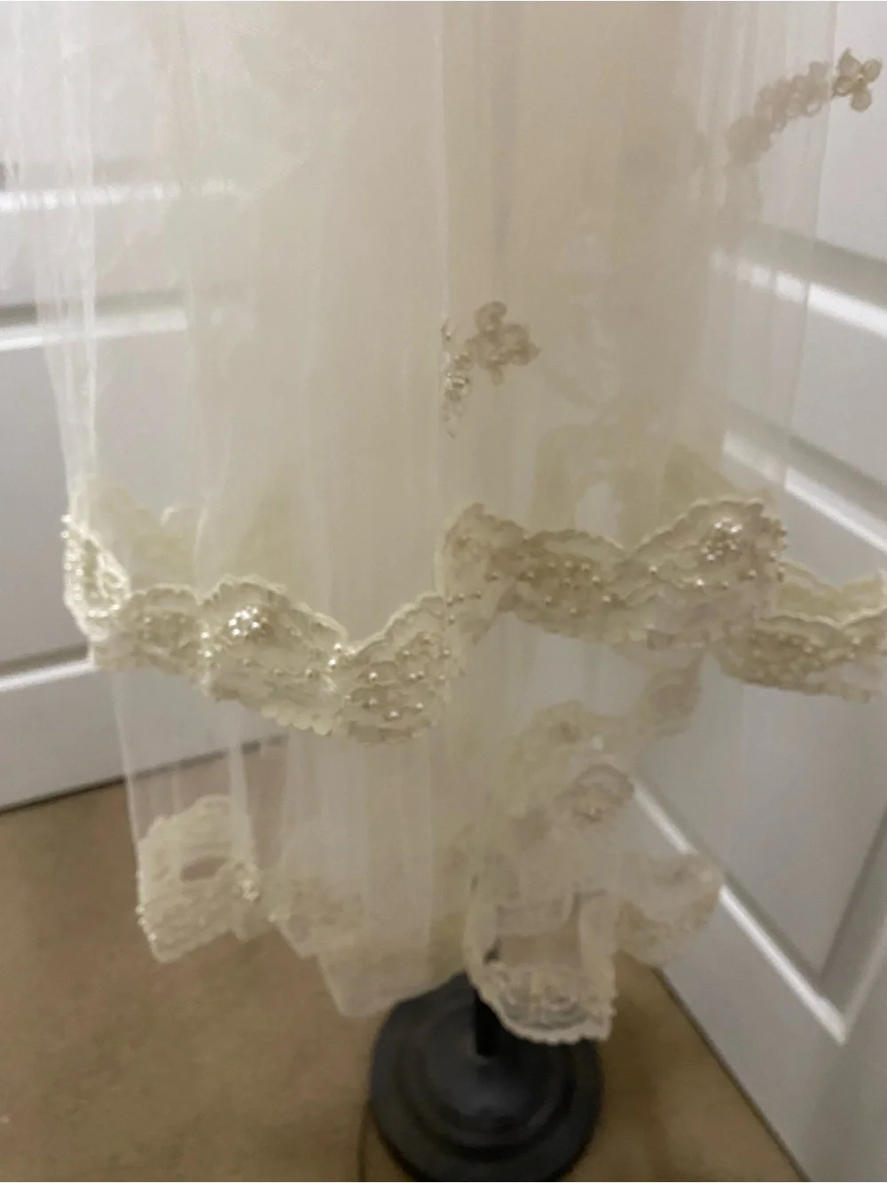 Ivory 2 Tiered Pearl Lace-Edged Appliqué Scalloped 35”L Comb Wedding Bridal Veil